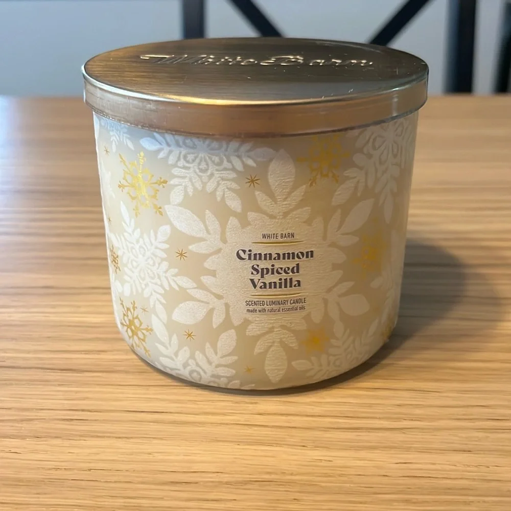 Bath & Body Works 3 Wick Candle. Cinnamon Spiced Vanilla.